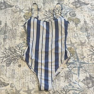 🌺Classic Beach Babe Australia Striped One Piece Swim Suit. Size 2/XS.